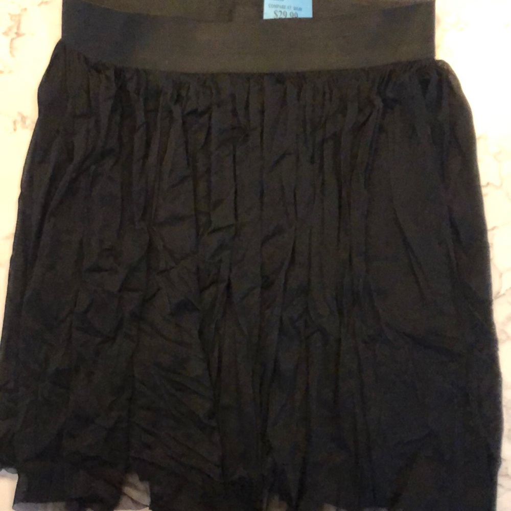 Vince Camuto skirt, fully lined, M, New. Black.